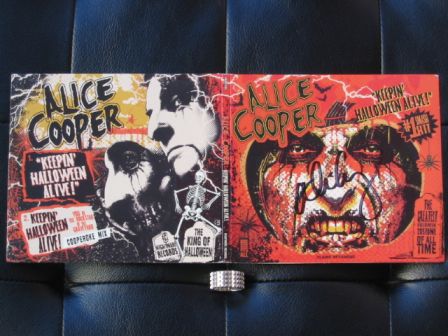 Alice Cooper : Keepin' Halloween Alive! outside