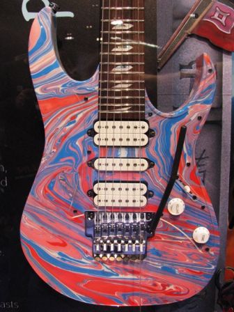 Steve Vai : Guitare Universe édition limitée “Passion and Warfare 25th Anniversary Edition”