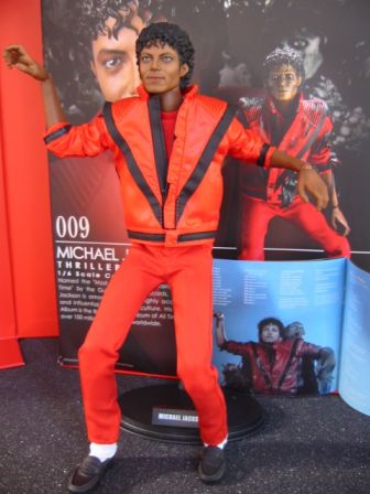 HOT TOYS : M ICON MICHAEL JACKSON (THRILLER)