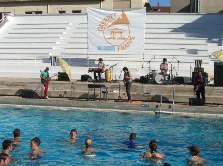 Tahiti 80 at the swimming pool