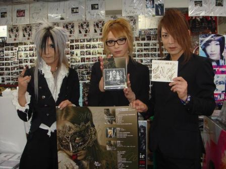 Versailles Philharmonic Quintet: Holy Grail signing in Like an Edison