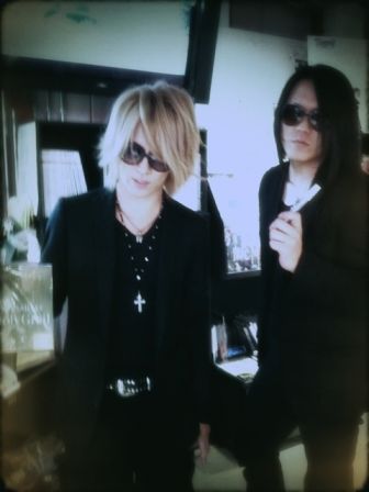 Versailles Philharmonic Quintet: Holy Grail signing in unknown store from MASASHI's blog